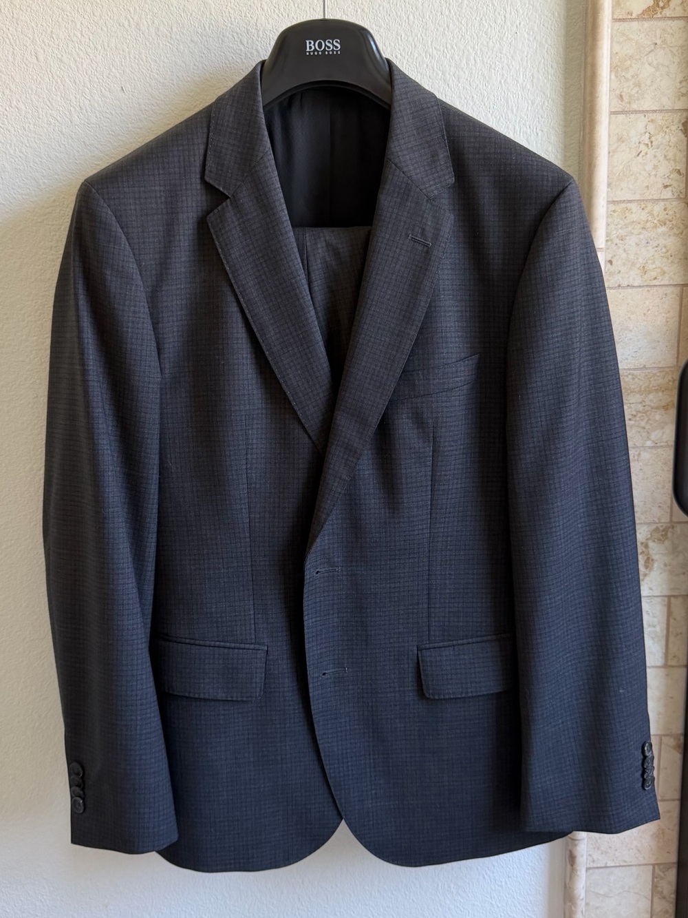 Men’s Hugo Boss two piece suit dark grey micro check super 120 - 36 short, 30in